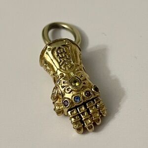 Pandora Marvel The Avengers Infinity Gauntlet Charm